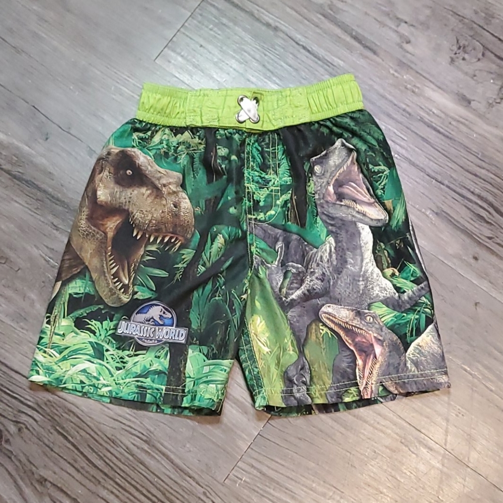 Boys swim shorts- XS (4/5)
